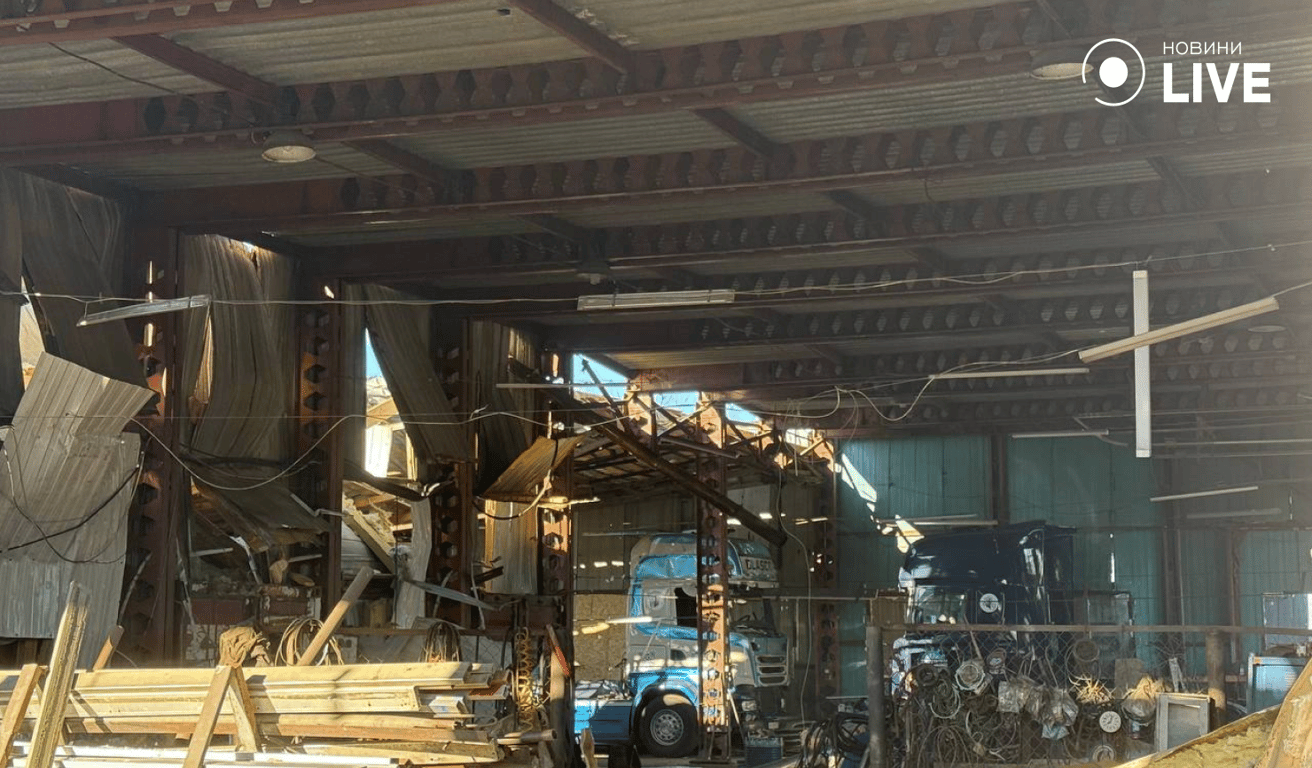 Потрощені будівлі й авто — Одещина після ранкової атаки РФ, фото - фото 8