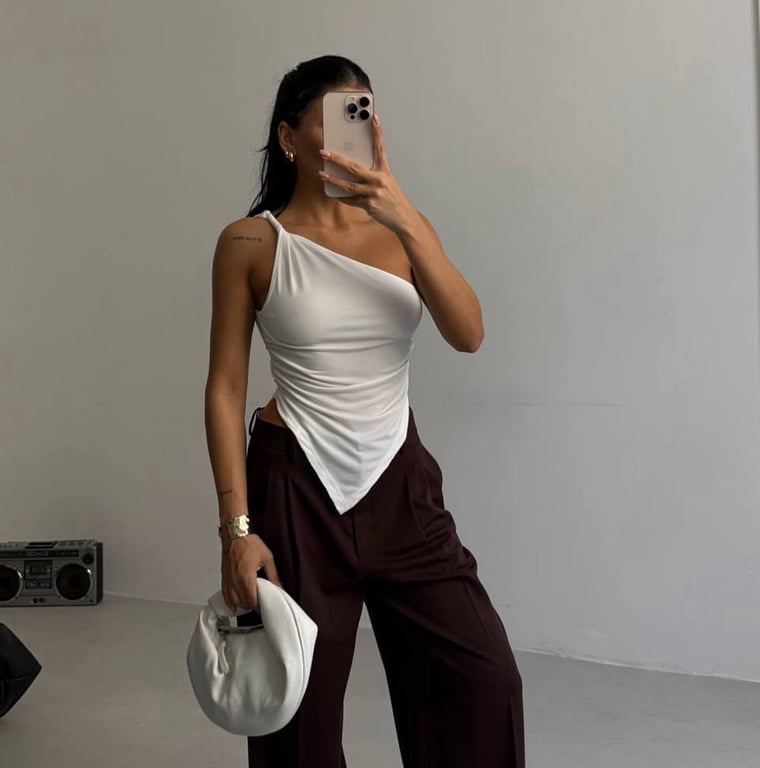 Цей топ підійде тим, хто хоче мати звабливий вигляд