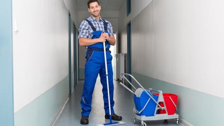 Нова вакансія в "Азові" — треба прибирати - 290x160