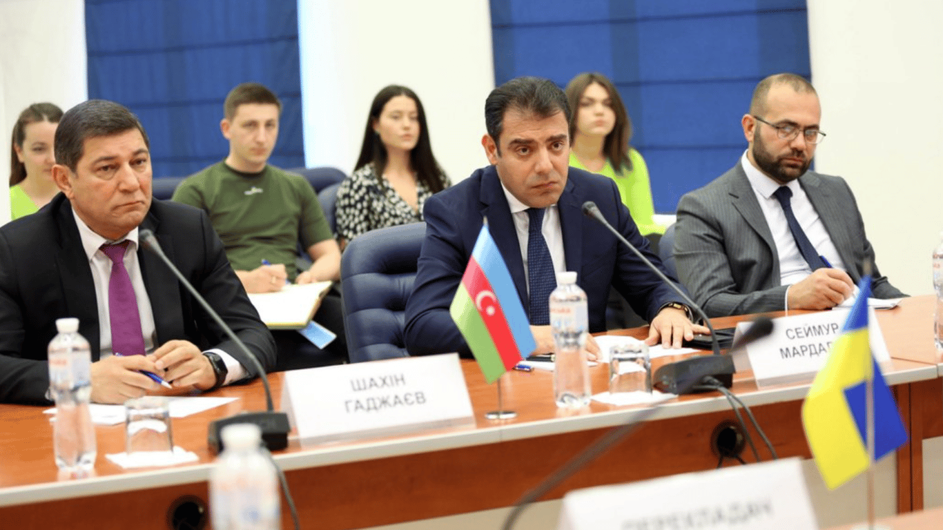 Азербайджан анонсировал пакет помощи Украине