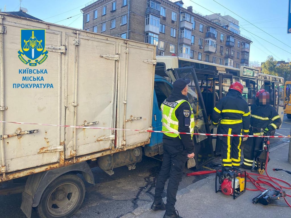 ДТП на вулиці Вадима Гетьмана у Києві 21 жовтня