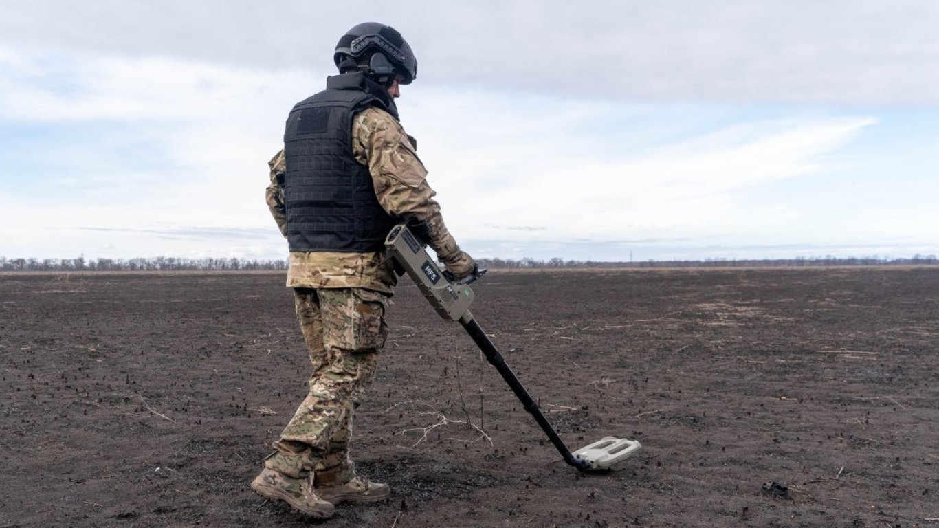 Сколько лет уйдет на полное разминирование Украины — ответ генерала ВС США