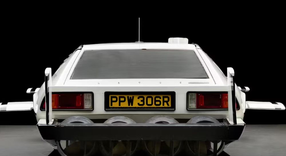 Який автомобіль в особистій колекції Ілона Маска найдорожчий — це не Tesla - фото 2