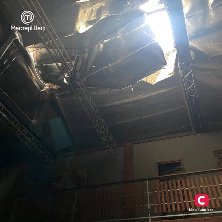 Стеля павільйону МастерШеф після атаки 