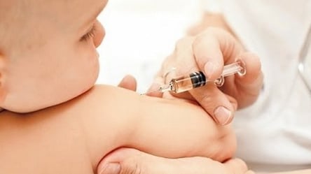 У МОЗ розповіли про нові обмеження для дітей без вакцин - 285x160
