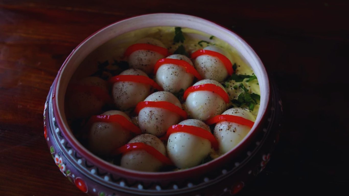 Рецепт яиц под острым рыбным соусом — видео
