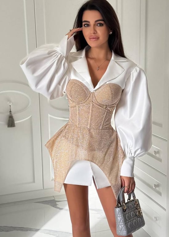 Баска ідеально може доповнити сукню