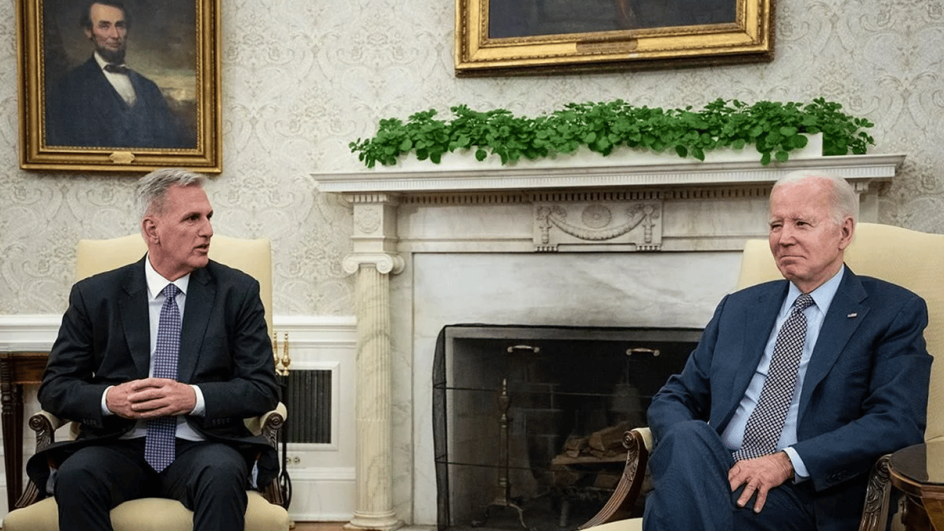 Байден і Маккарті досягли попередньої угоди про підвищення ліміту держборгу США