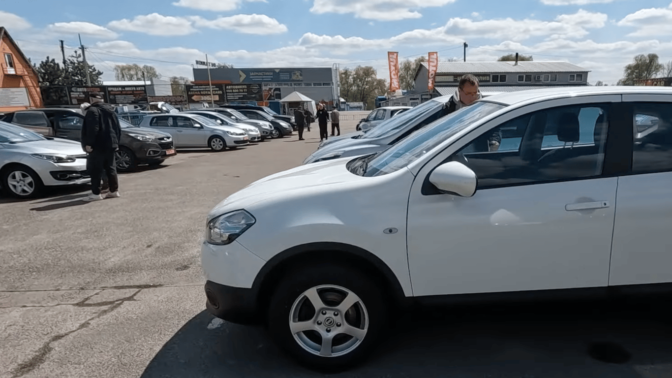 Нове китайське авто чи вживана Toyota: що обрати