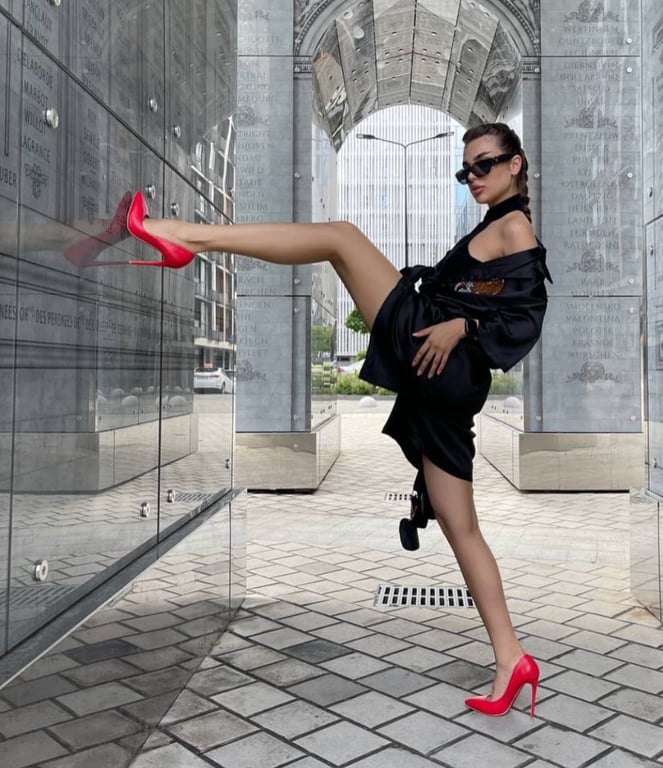 Жіночні човники з незвичайним каблуком, сучасна форма