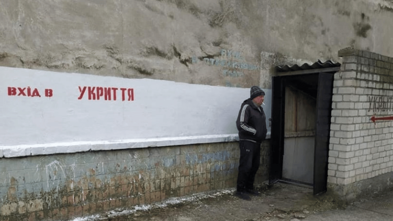 Прокуратура требует привести в надлежащее состояние укрытия в центре Киева