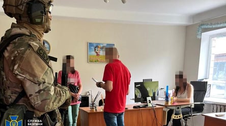 У Києві затримали співробітників військкомату, які за $11 тис. переправляли ухилянтів за кордон - 285x160