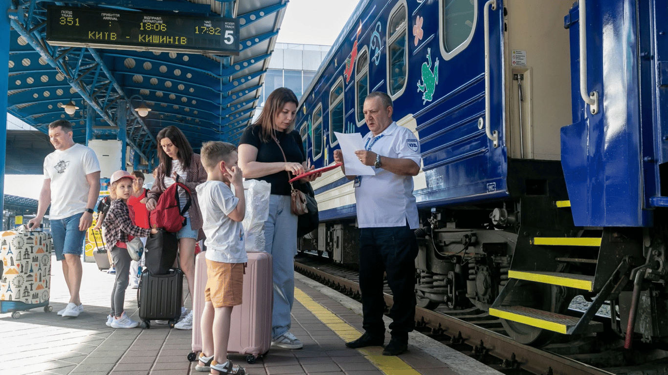 На які потяги УЗ пасажира не пустять без роздрукованого квитка