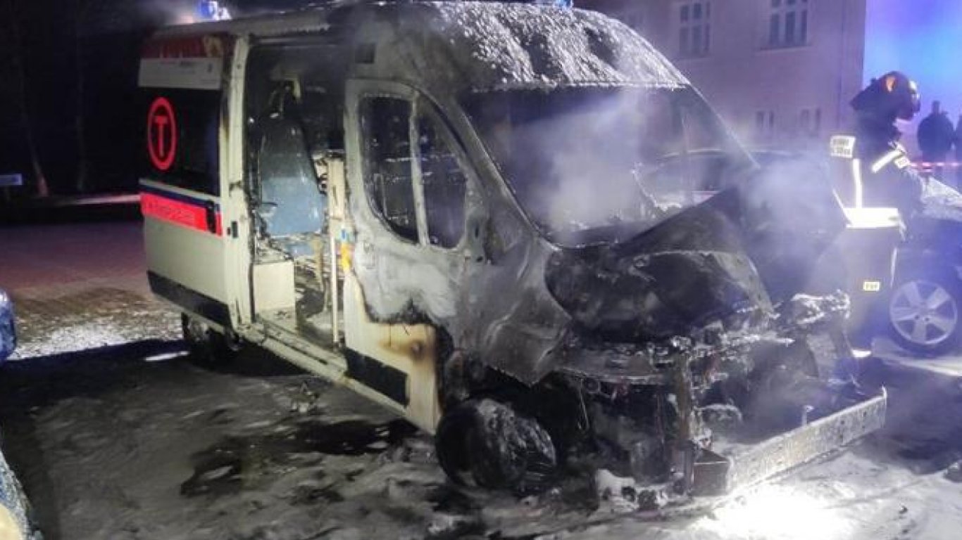 В Польше подожгли машины скорой помощи, предназначенные для Украины