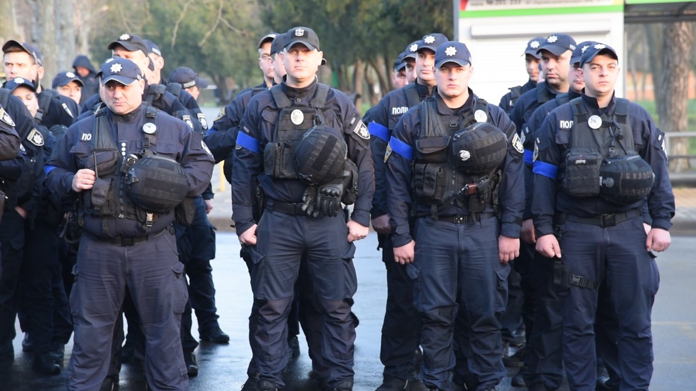 Правоохранители Одессы вступили на усиленную охрану безопасности в городе