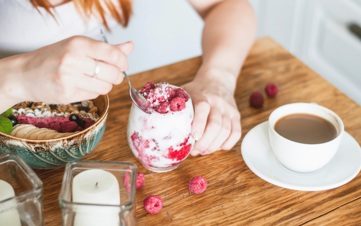 Грецький йогурт як складова сніданків