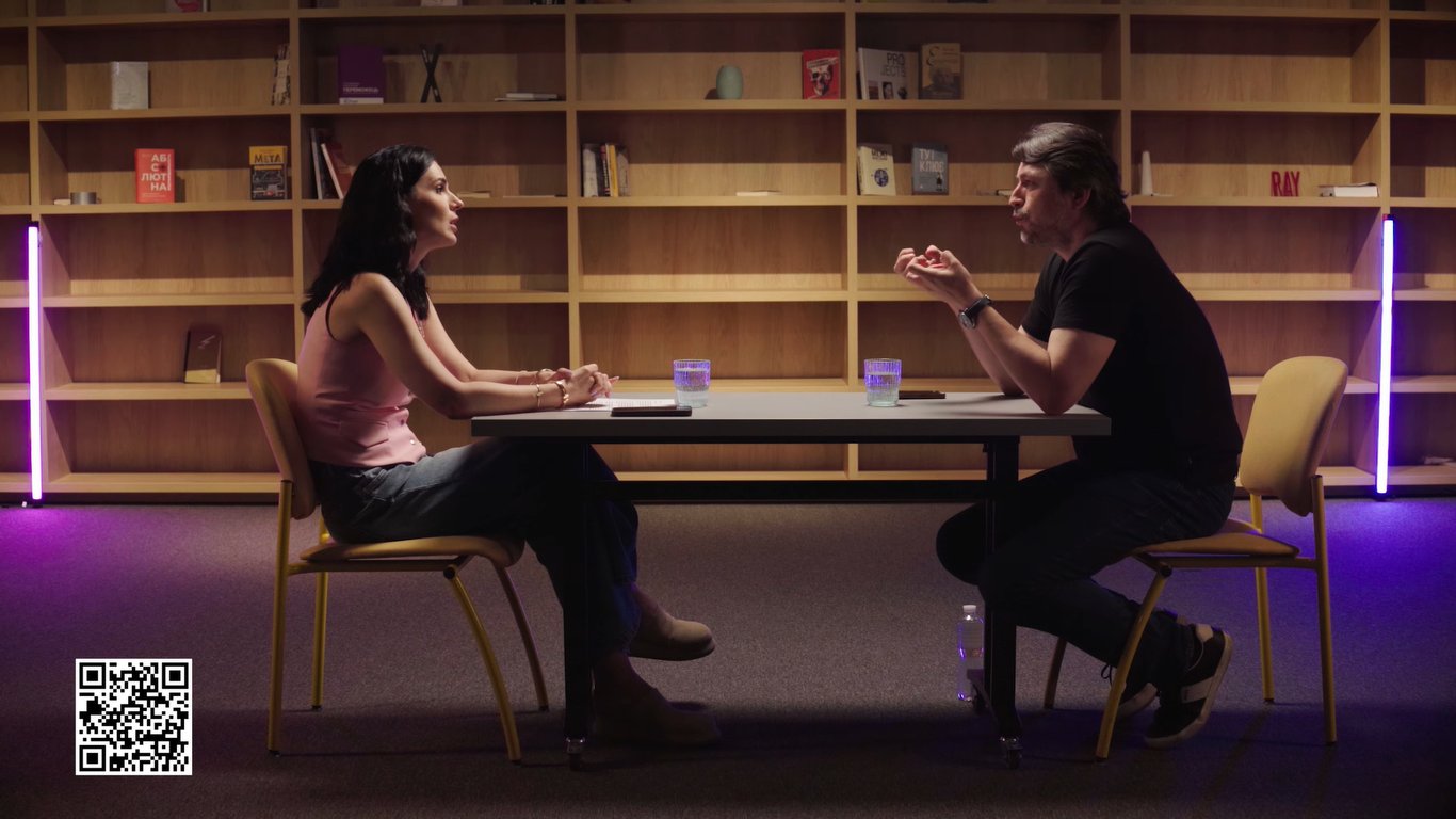 Телеведущая Маша Ефросинина и волонтер Сергей Притула в подкасте "Билет на Марс". Фото: скриншот