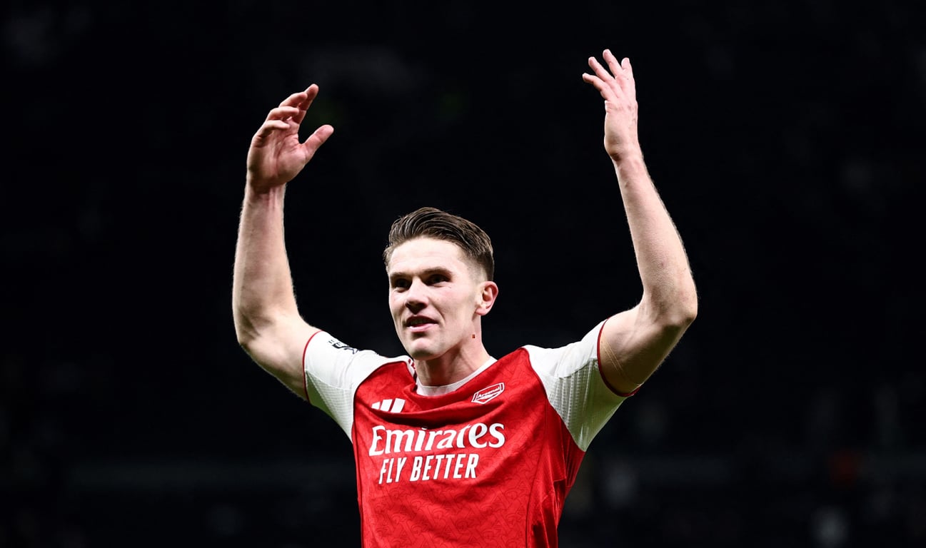 Нападающий сборной Швеции Виктор Дьекереш в матче за Арсенал