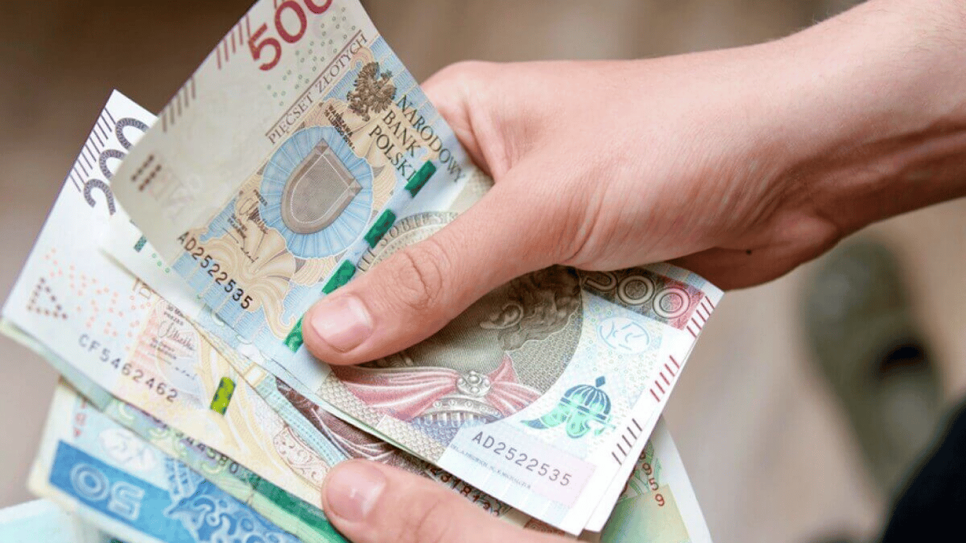 В Польше продолжили выплаты денежной помощи украинцам: как получить