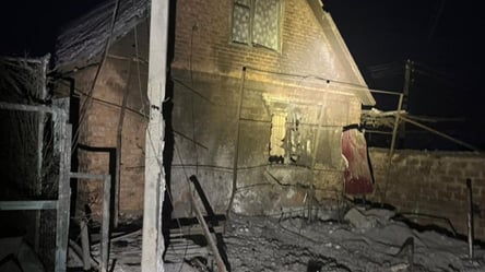 Нікополь вночі обстріляли з артилерії — пошкоджені будинки - 285x160