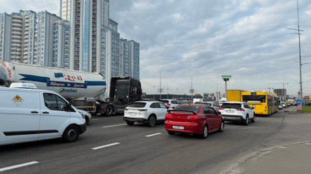 Масштабні затори в Києві: ситуація на мостах через Дніпро зранку - 304x171
