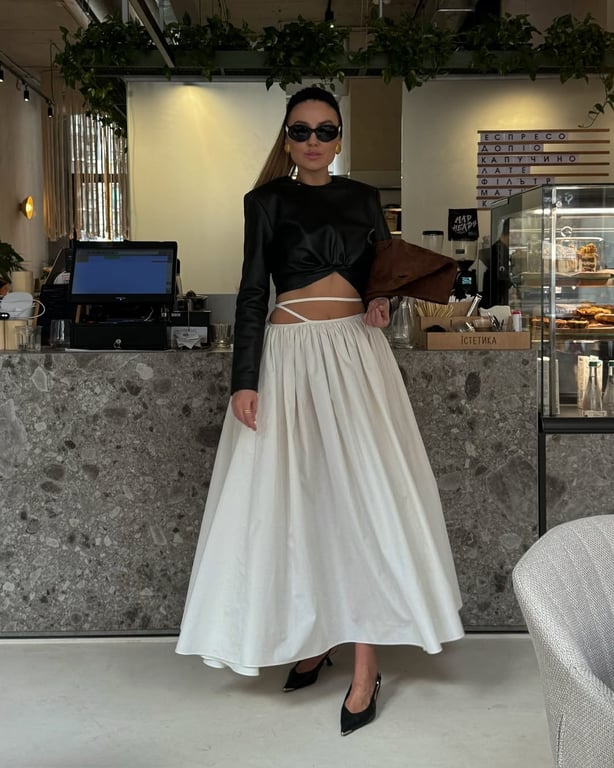 З чим носити білу довгу спідницю
