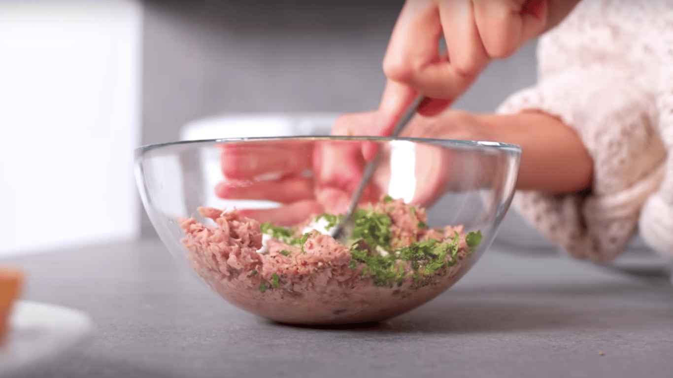 намазка з консервованого тунця на сніданок за одну хвилину