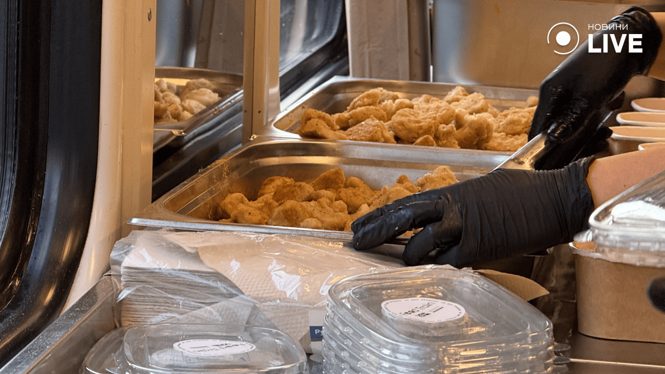 Потяг-кухня Укрзалізниці в Одесі: гаряча їжа під час блекауту - фото 4