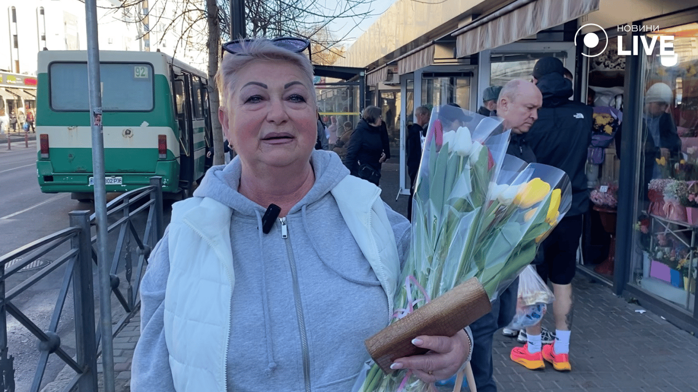 Чоловіки штурмують ринки Одеси — кому дарують квіти - фото 5