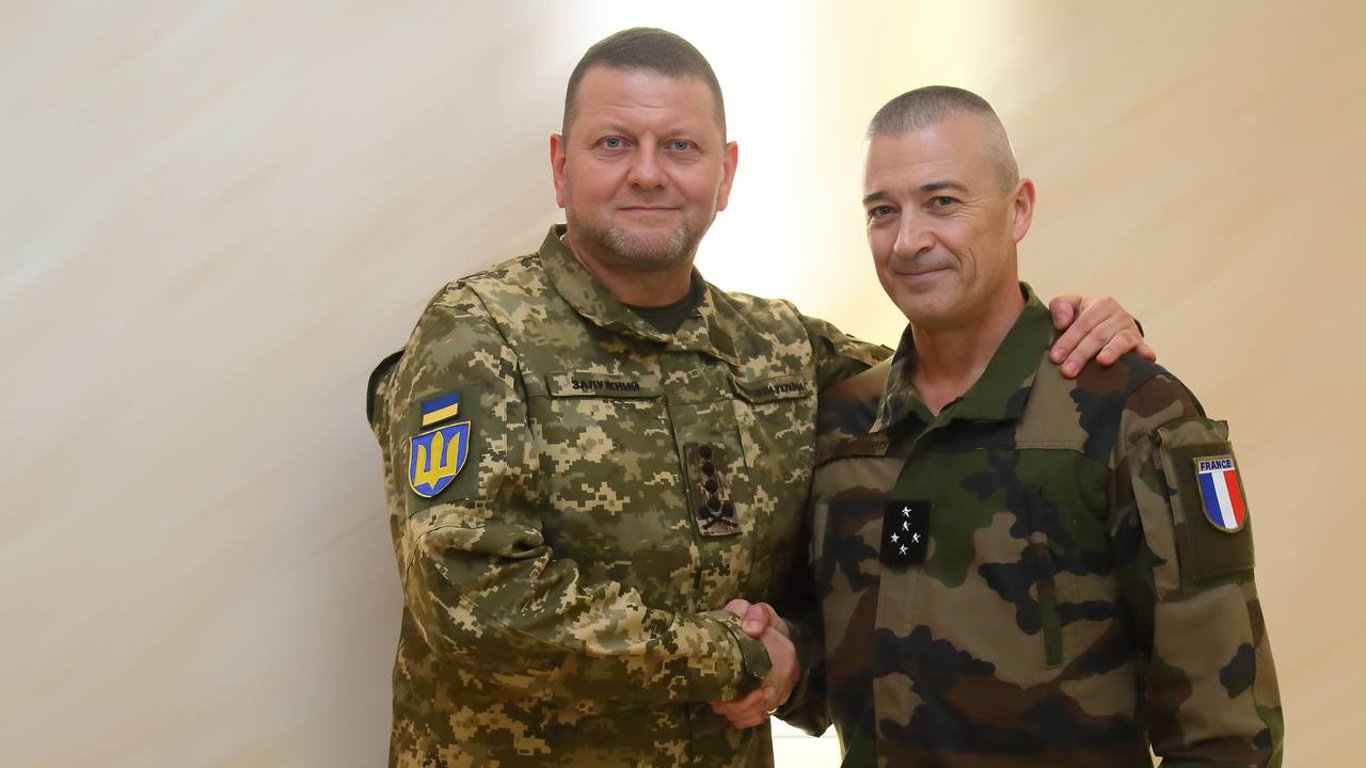 Глава штаба французской армии впервые приехал в Украину и встретился с Залужным