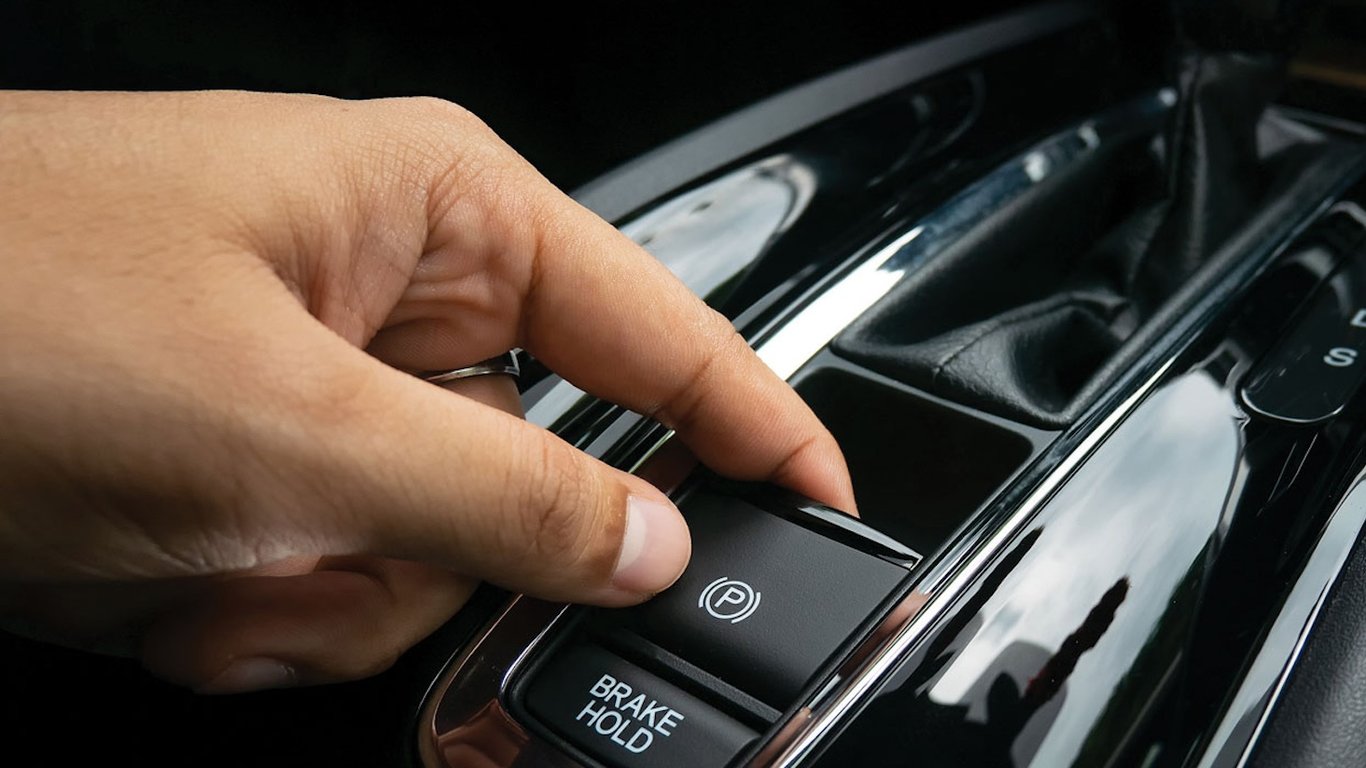 Как работает электрический ручной тормоз: большинство не знают