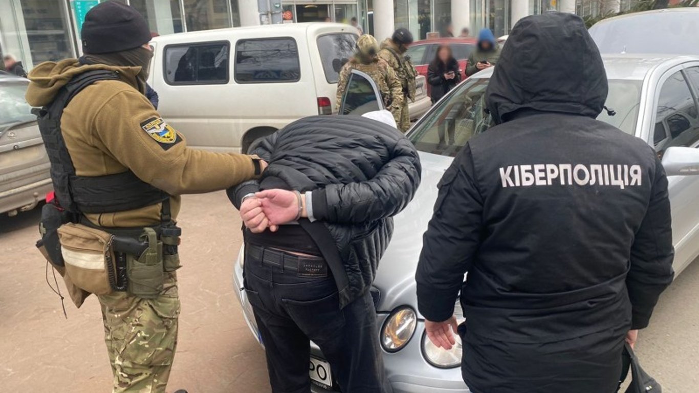Житель Одесской области продавал несуществующие внедорожники для ВСУ