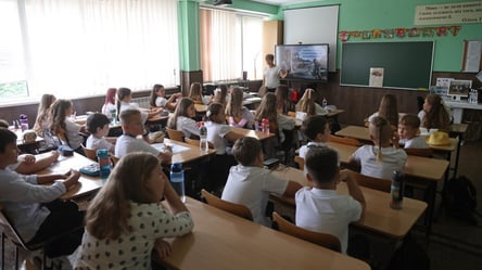 Надбавка 25% до зарплати: кому з учителів можуть призначити в листопаді - 285x160