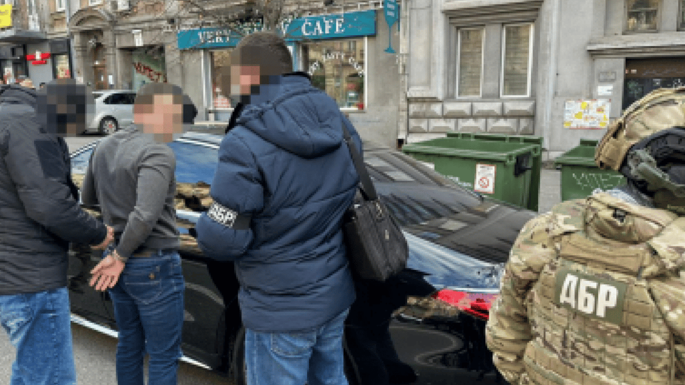Львівського бізнесмена взяли під варту за спробу дати хабаря співробітнику ДБР