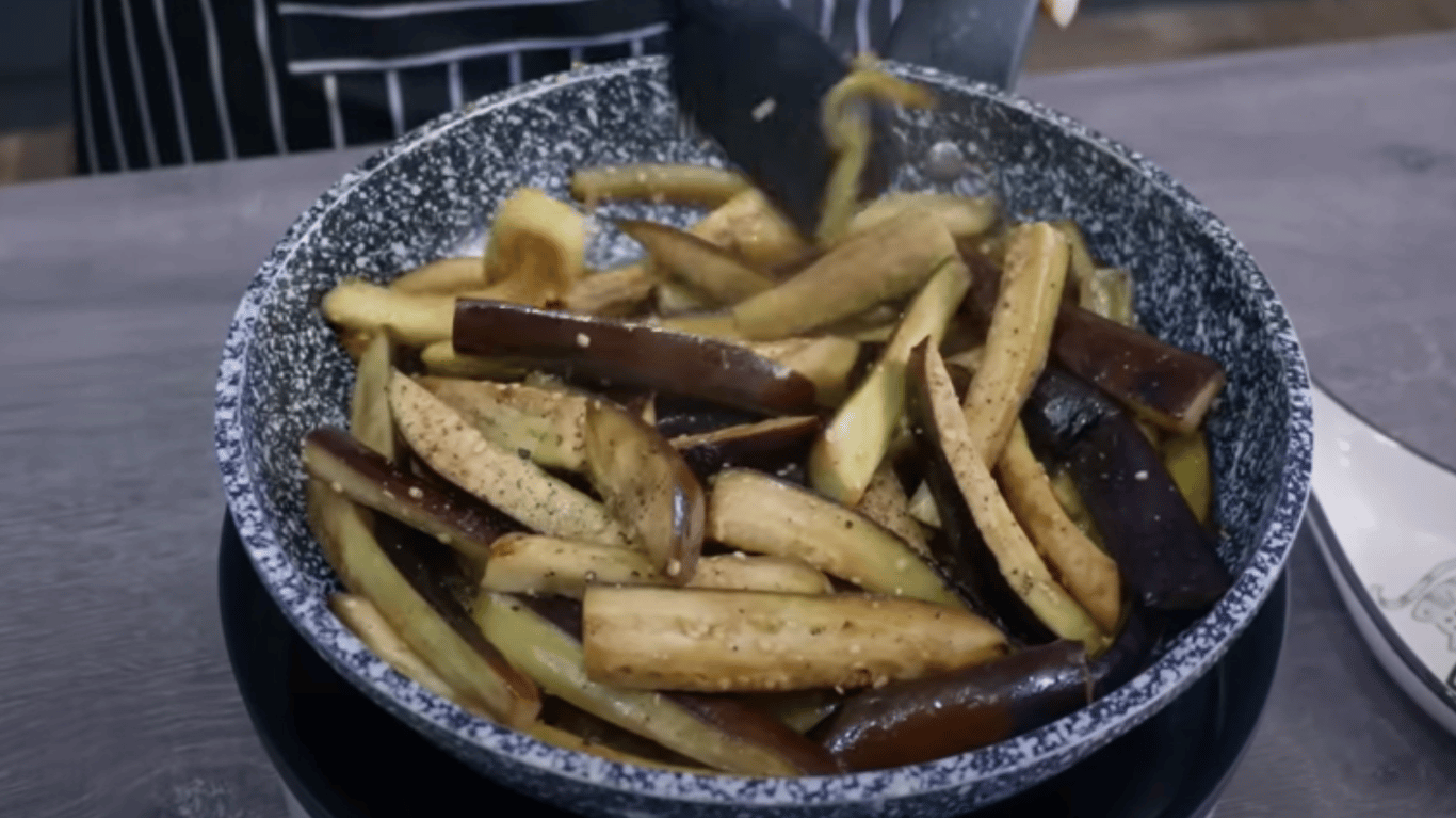 смачний салат з баклажанами