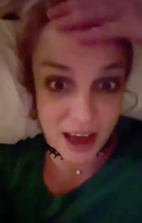 Брітні Спірс спалила брови та вії