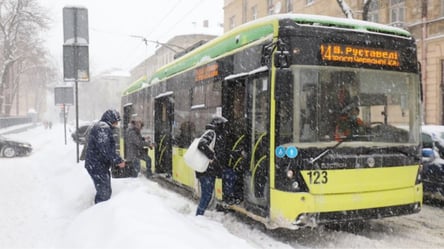 Громадський транспорт у Львові на Новий рік змінить графік руху - 285x160