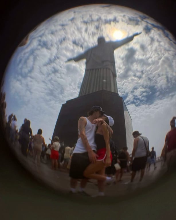 Круз Бекхем показав поцілунок з Джекі Апостел