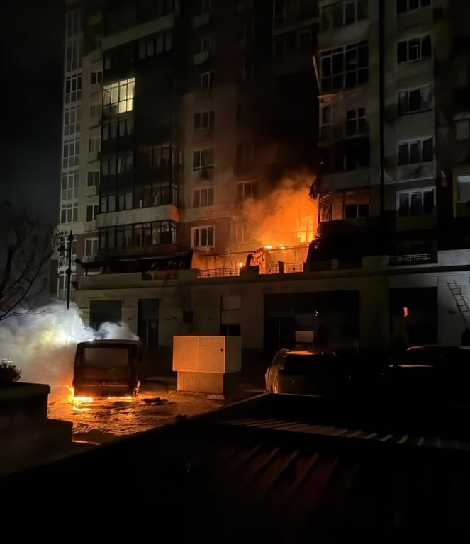 В Умані після падіння російського БпЛА загорілася багатоповерхівка