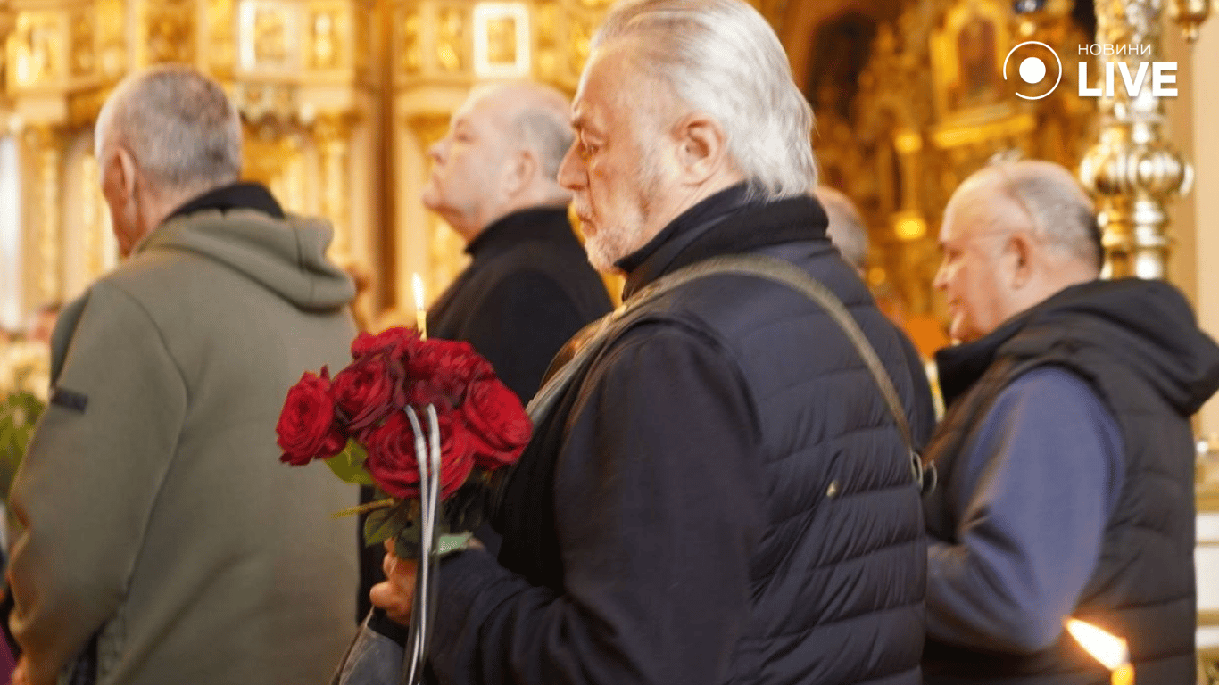 Поховання коміка Володимира Комарова