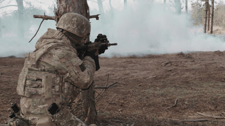 Миколаївські військові нищать ворога біля Новопавлівки — відео - 285x160