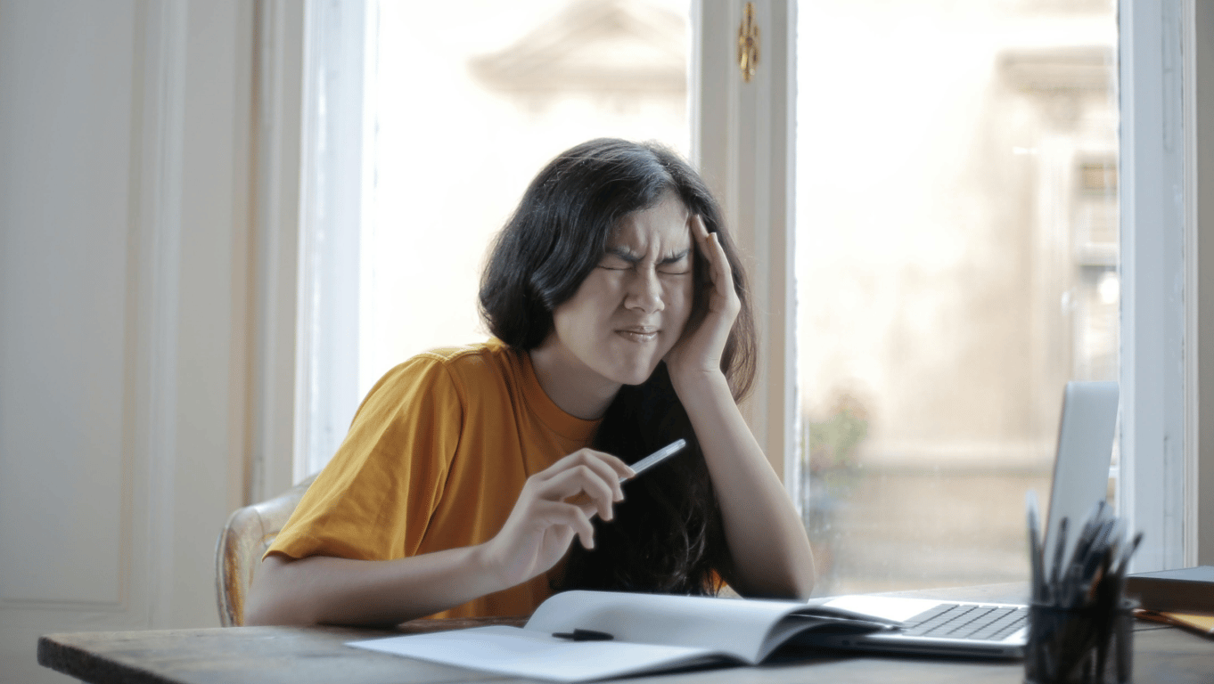 У жінки болить голова