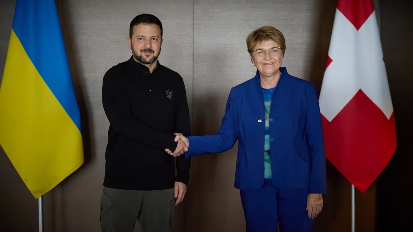 Зеленский показал видео встречи с президентом Швейцарии перед Саммитом мира