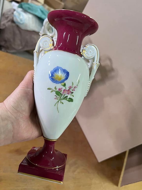 Ваза "Квіти". Фото: Київська митниця