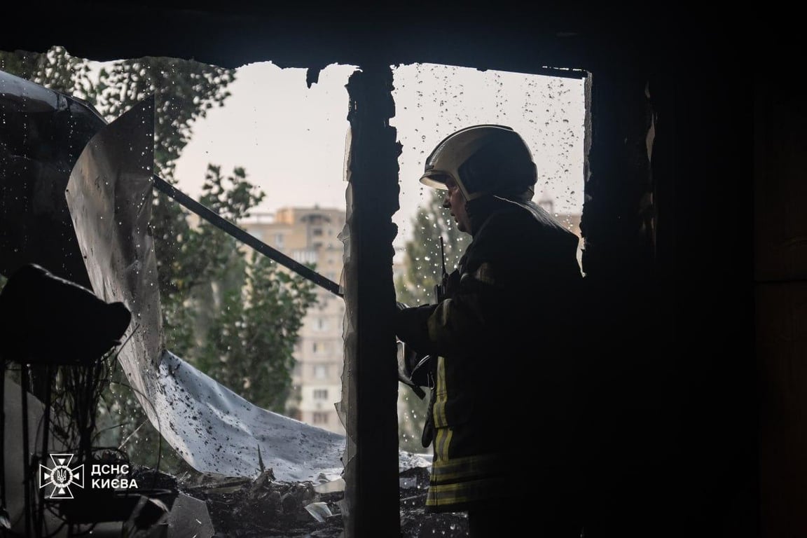 рятувальники загасили пожежу на вулиці Шептицького у Києві