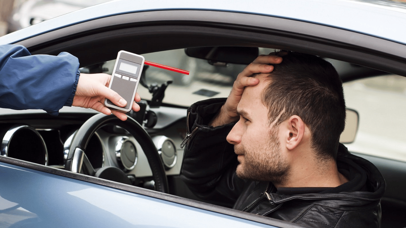 В Україні діють нові правила перевірки водіїв на алкоголь