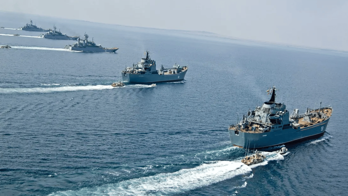 Російський Чорноморський флот майже повністю вийшов з Криму, — ВМС