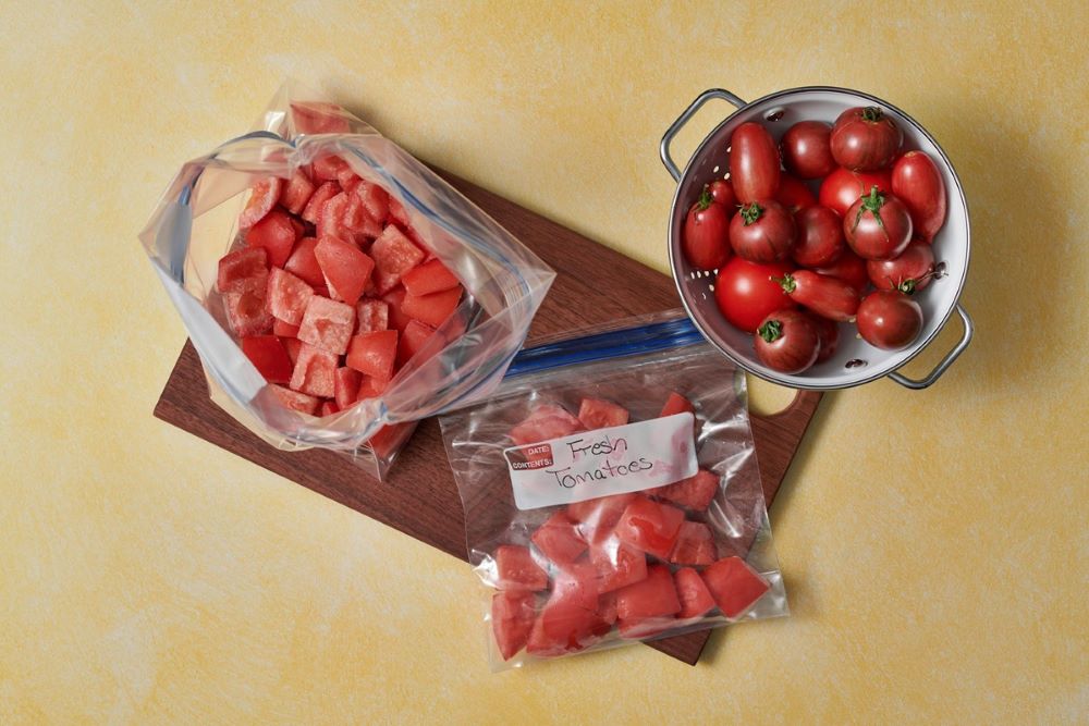 Будуть наче з грядки — як правильно заморозити томати на зиму - фото 1