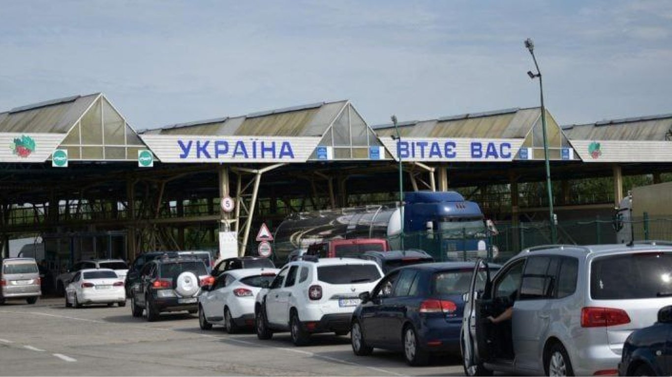 В Молдову из Одессы выезд затруднен: сильные пробки на дороге