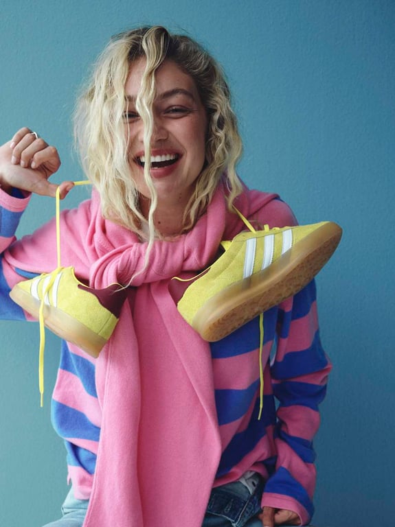 Супермодель Джіджі Хадід похизувалася підтягнутим пресом у модном глянці - фото 7